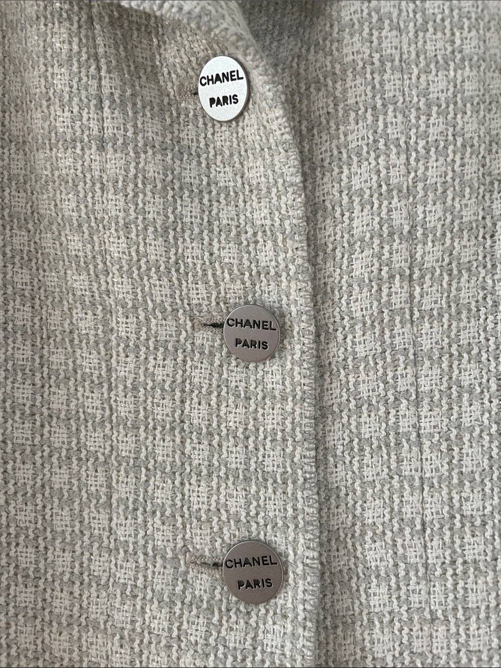 CHANEL Authentic Vintage Cream Tweed Cropped Jacket - Picture 7 of 14
